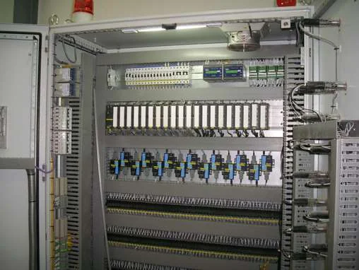 Perakitan panel kontrol listrik
